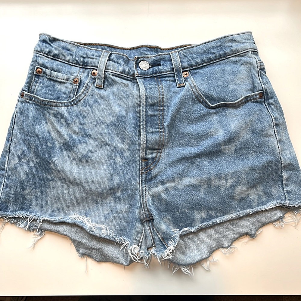 Levi’s High-Rise 501 shorts. Size 28